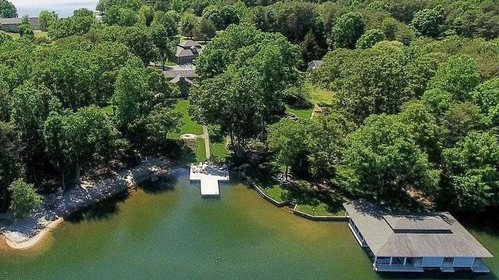 5 Br 3 Ba -300ft Waterfront W / Dock, Pvt-Bootsrampe, Beachfront Paradise in Lake Anna