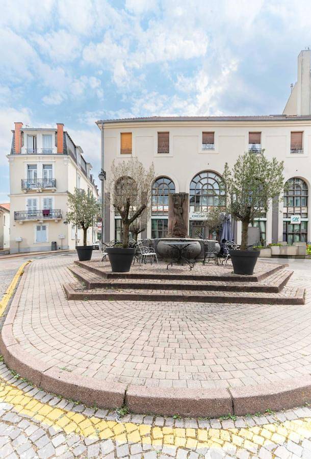Gîte pour 2 personnes, avec balcon et vue dans Centre Culturel Valery Larbaud Vichy - 4