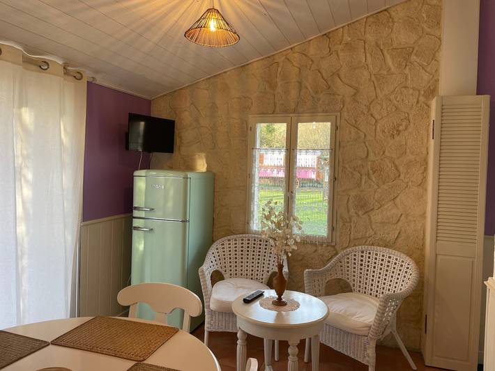 Location de vacances pour 2 personnes, avec sauna ainsi que jacuzzi et jardin, animaux acceptés à Bussac-Forêt - 3