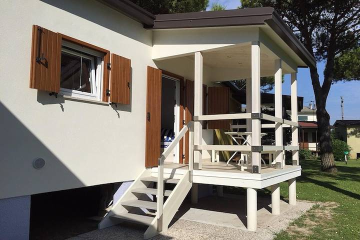 Bungalow für 4 Personen, mit Terrasse und Garten sowie Kinderpool und Pool in Jesolo