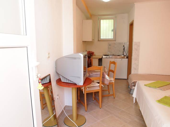 Apartamento entero, Apartamento-estudio con una terraza Podgora, Makarska As-23678-a in Podgora, Rivera de Makarska