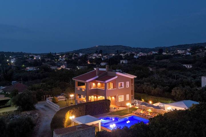 Maison de vacances pour 8 personnes, avec balcon et jardin dans Kalyves