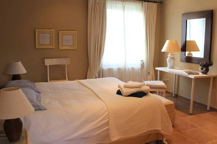 Generous luxury estate with 360° views and a spacious pool in Arriate, Málaga Provinz