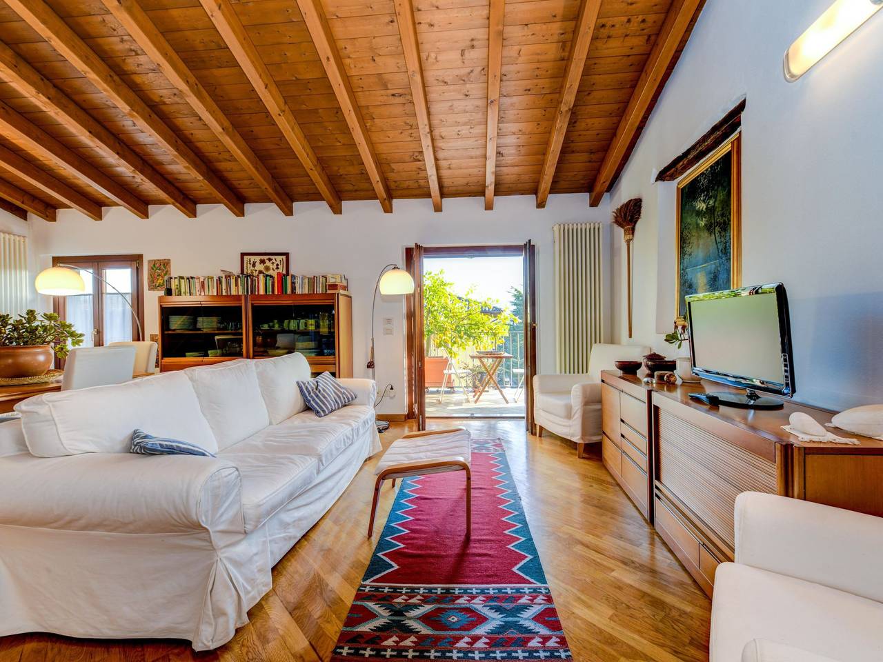 Apartamento entero, '' mit Balkon in Saló, Montañas Garda