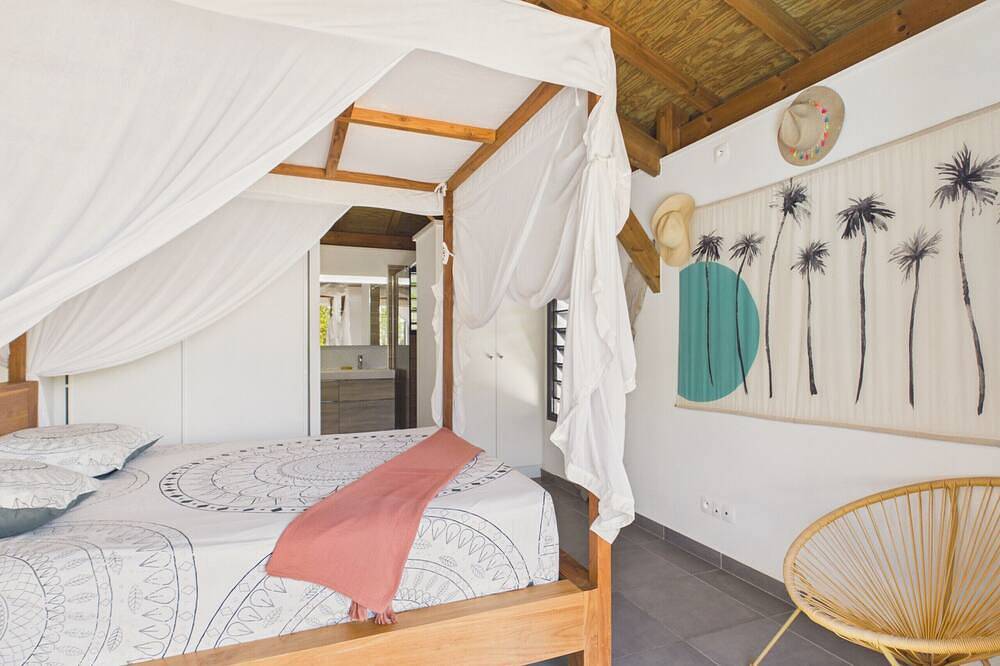 Sea view, Pool in a beautiful villa for 8 in Plage de Ferry, Deshaies