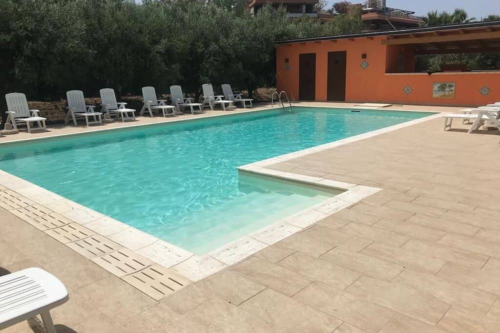 Ganze Wohnung, 2 Schlafzimmer Apartment am Meer, Wi-Fi, A/C, Terrasse, im Komplex mit Pool in Contrada Pistavecchia, Palermo Provinz