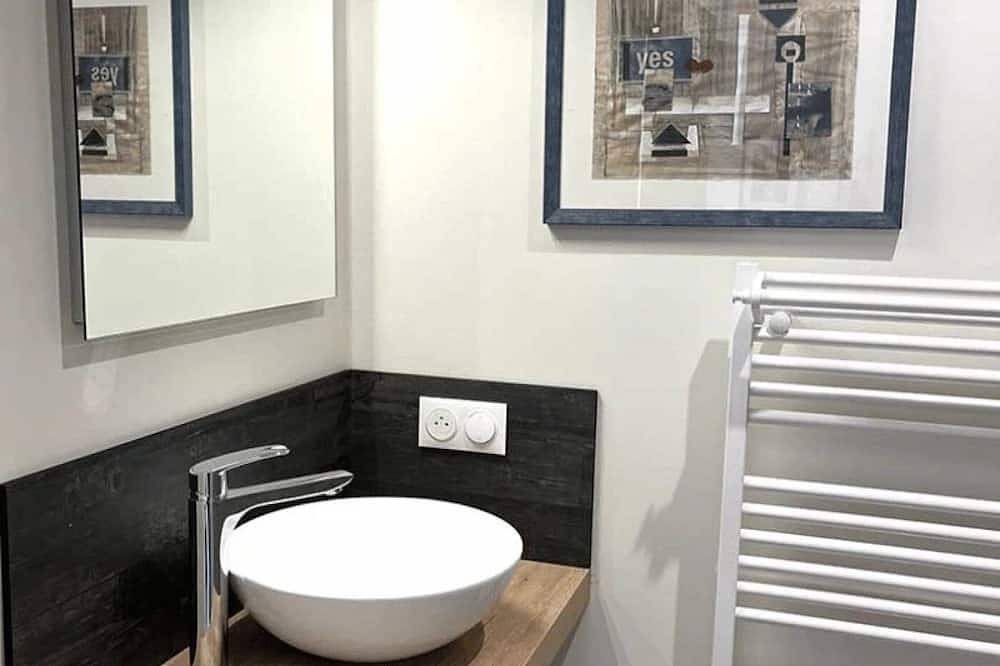 Zecamping 3 étoiles piscine cottage Tv 34m2 4 pers in Vouvant, Fontenay-le-Comte