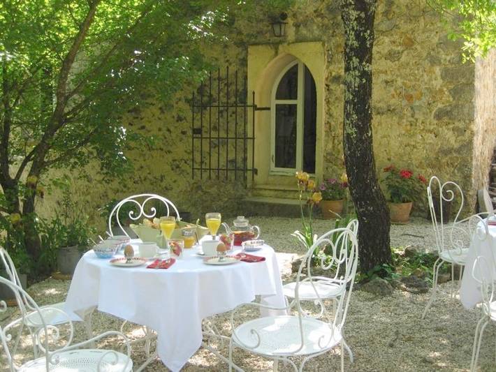 Tente pour 4 personnes, avec piscine ainsi que jardin et terrasse dans le Var - 4