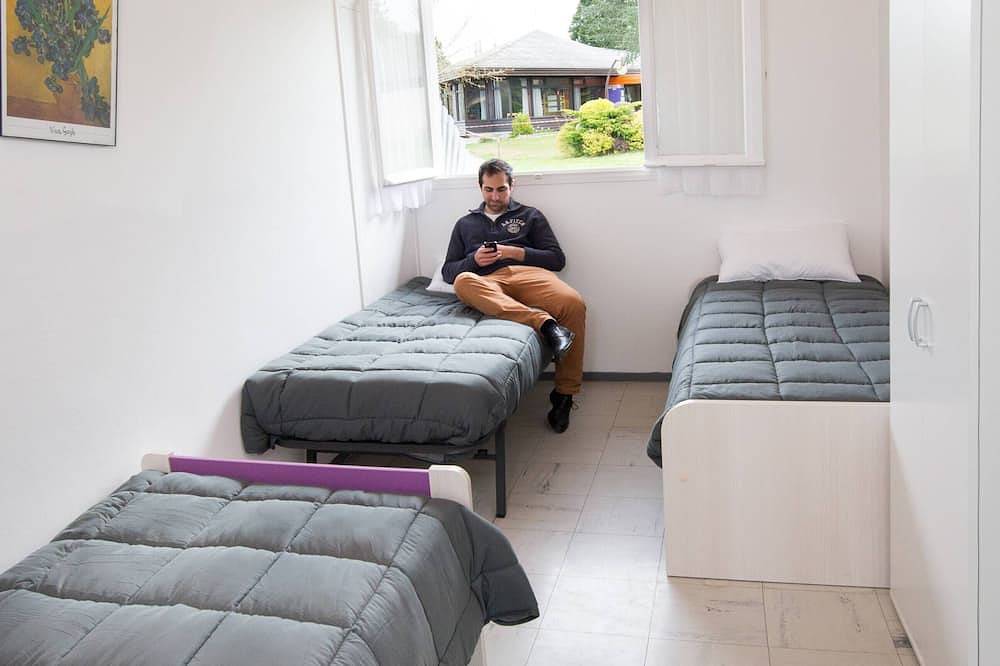 Entire apartment, Espalion, pleasant accommodation 5 people, heated swimming pool, ideal for families in Espalion, Massif Central