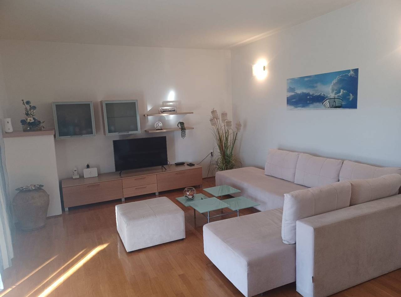 Ganze Wohnung, Apartment Eli - Three Bedroom Apartment With Terrace And Sea View in Zadar (Kommun), Otok Ist