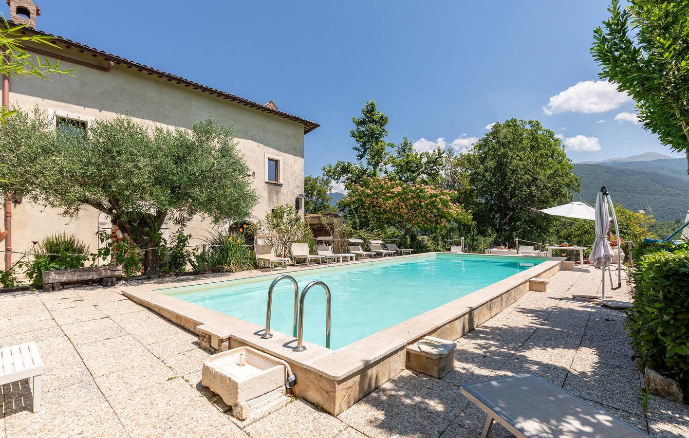 Casa vacanza per 22 persone con terrazza in Cantalice, Provincia di Rieti