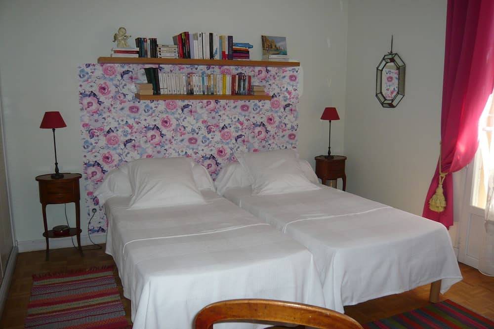 Villa De Charme d'artiste peintre -  piscine privée - Label Clévacances  4 Clés in Saint-Geniès-Bellevue, Toulouse et ses environs