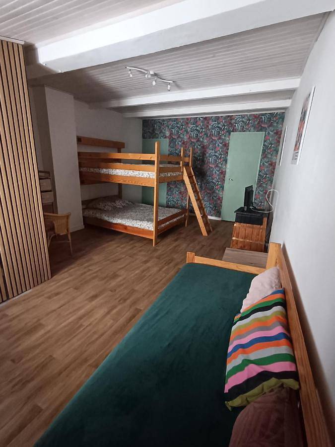 Quadruple Room with Private Bathroom in Tuchan, Côte méditerranéenne (France)