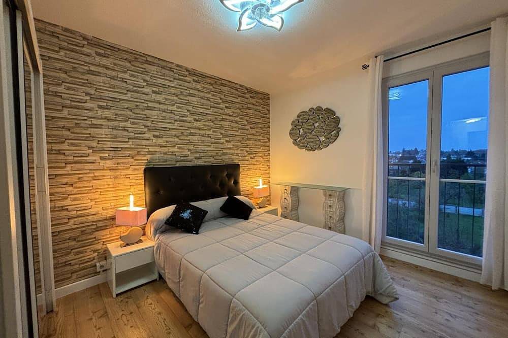 Apartamento entero, Apartamento acogedor en el centro de Moulins con balcón y wifi in Moulins, Allier (desambiguación)