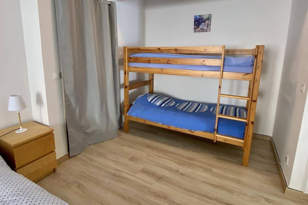 Entire apartment, T2 « Le Figuier » Dans Villa Avec Piscine Privée in Pertuis, Parc naturel régional du Luberon