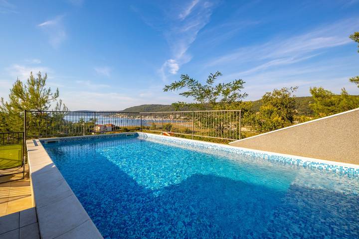 Ferienwohnung für 6 Personen, mit Pool und Balkon in Supetarska Draga