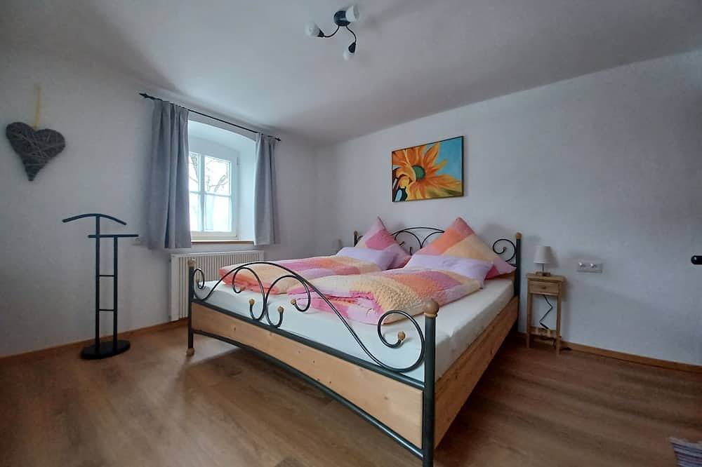 Ganze Wohnung, Wohlfühlort im Herzen vom Pfaffenwinkel:Frisch renoviert mit eigener Terasse in Rottenbuch, Romantische Straße