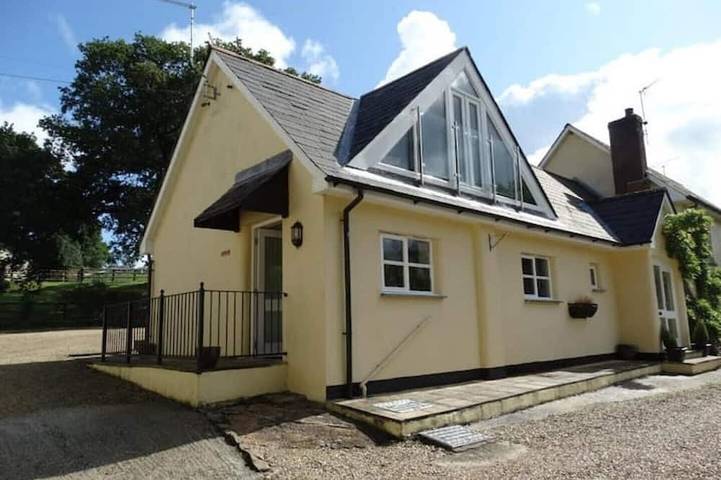 Ferienhaus für 4 Personen, mit Pool und Terrasse sowie Garten in Devon