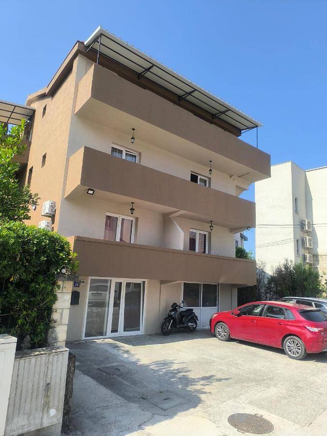 Maison d’hôte pour 4 personnes, avec jardin et vue, adapté aux familles dans Tivat - 3