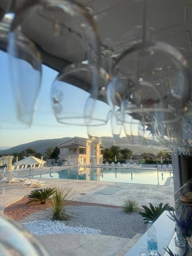 Aluguéis de quarto para 4 pessoas, com piscina e jardim e ainda jacuzzi em Padula