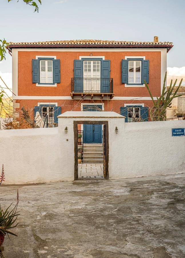 Villa per 8 persone, con giardino e idromassaggio nonché piscina in Delfi