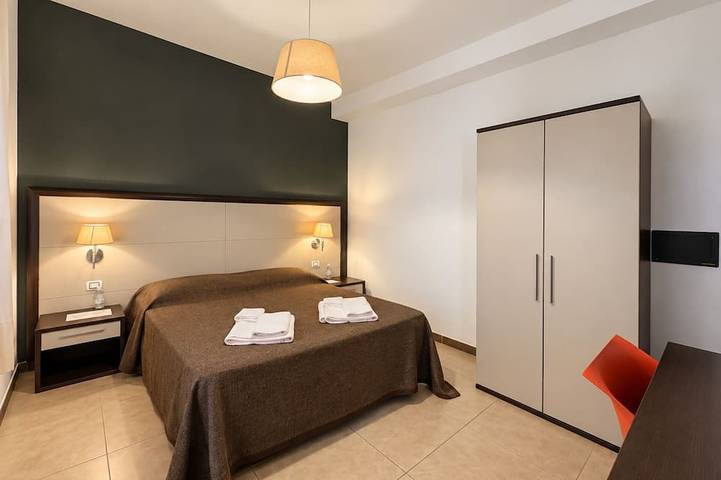 Appartamento intero, Bellissimo appartamento per 2 persone con piscina, A/C, WIFI, TV, patio e vista panoramica in Mazzarino, Provincia di Caltanissetta