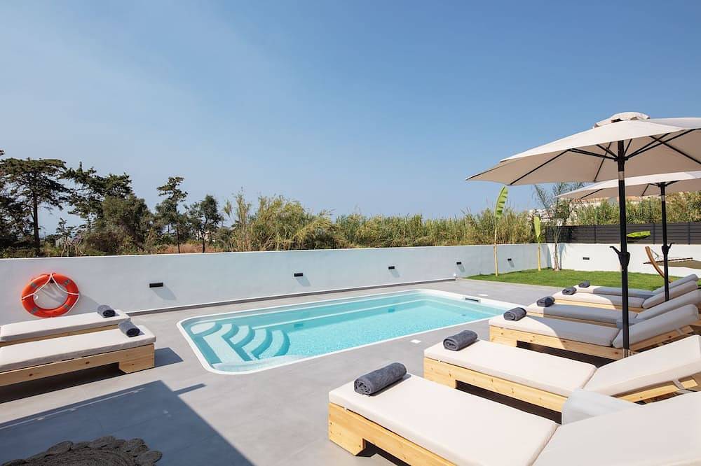Horizon Villa Oasis, Walk to Platanias Beach! in Platanias, Chania region