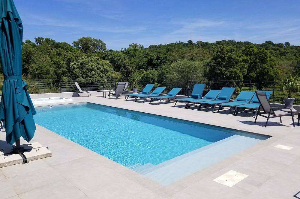 Superb villa, private heated pool 6 mins from St Cyprien beach in Lecci in Lecci, Sartène und Umgebung