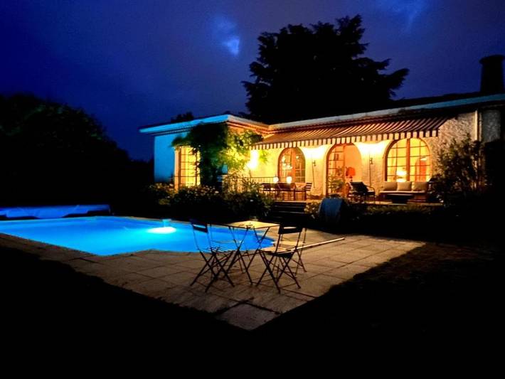 Location de vacances pour 10 personnes, avec Balcon et Terrasse ainsi que Jardin et Piscine à Billère