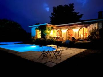 Cottage pour 10 personnes, avec vue ainsi que piscine et jardin à Billère