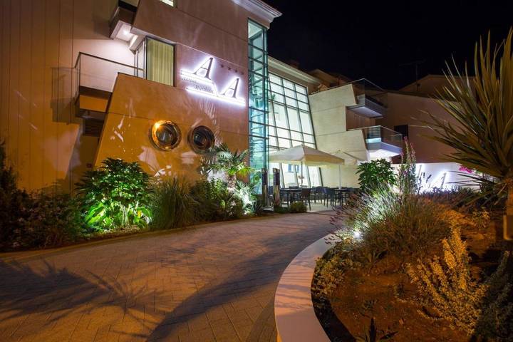 Appart’hôtel pour 2 personnes, avec piscine et sauna ainsi que jacuzzi et jardin