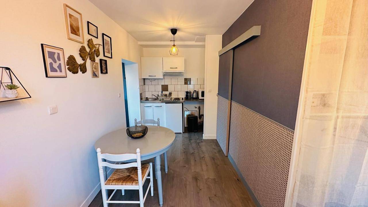 Appartement entier, One-Bedroom Apartment in Beuvry, Région de Béthune