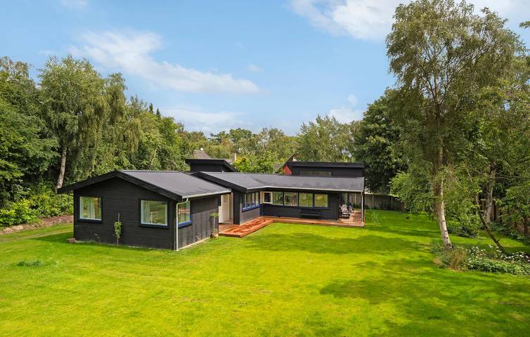 Ferieudlejning for 10 personer, med terrasse og have, husdyr tilladt i Hundested