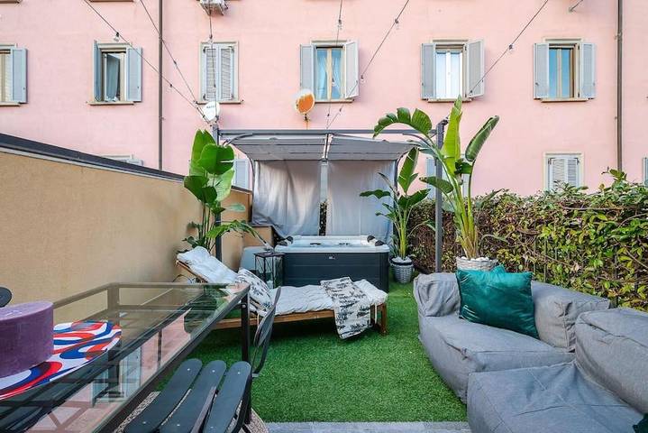 Villa pour 8 personnes, avec piscine ainsi que vue et jardin, animaux acceptés à Milan - 4