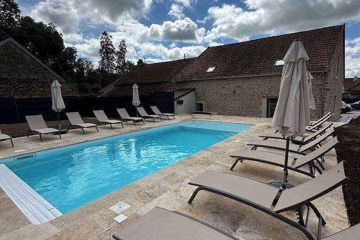 Location de vacances pour 14 personnes, avec Jacuzzi ainsi que Terrasse et Jardin à Bellenot-sous-Pouilly