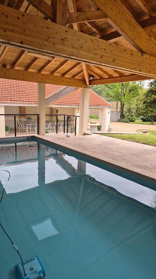 Location de vacances pour 15 personnes, avec piscine et terrasse, animaux acceptés à Cazes-Mondenard