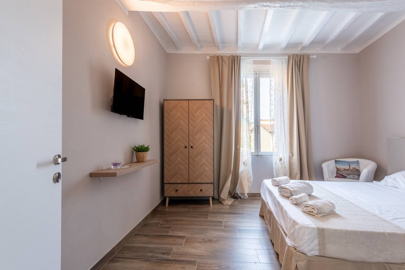 Room 'L'arco Del Pellegrino' with Wi-Fi and Air Conditioning in Monteroni d'Arbia, Siena Province