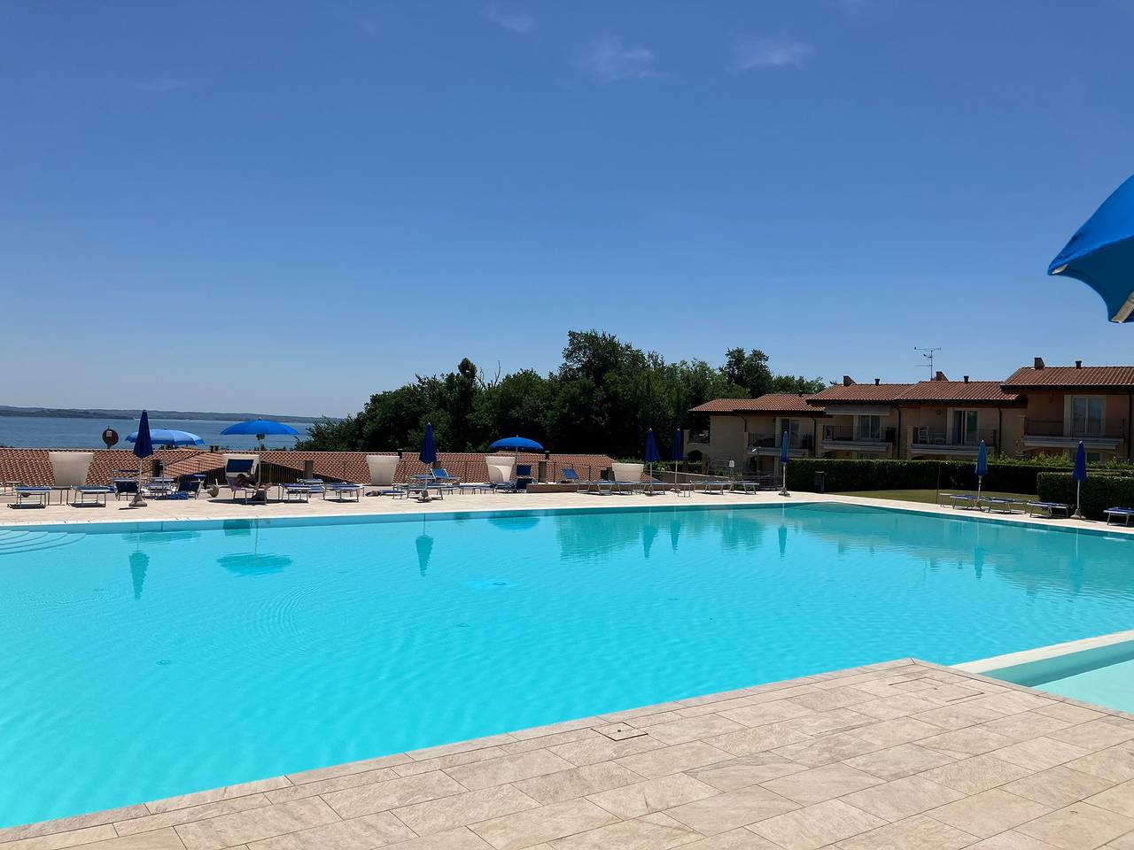 Entire apartment, Vento di Lago by Bookinggardalake in Manerba del Garda, Garda Mountains