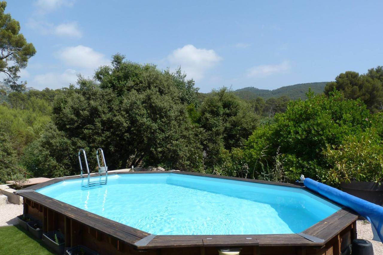 Appartement de vacances entier, Chambre d'hôte, Sdb & accès privé, piscine et jardin partagés in Gémenos, Côte méditerranéenne (France)