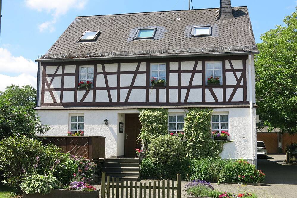 Ganze Wohnung, Die Ferienwohnung „Mohnblume“ besticht durch ihre gemütliche Atmosphäre. in Irmenach, Bernkastel-Kues & Umgebung