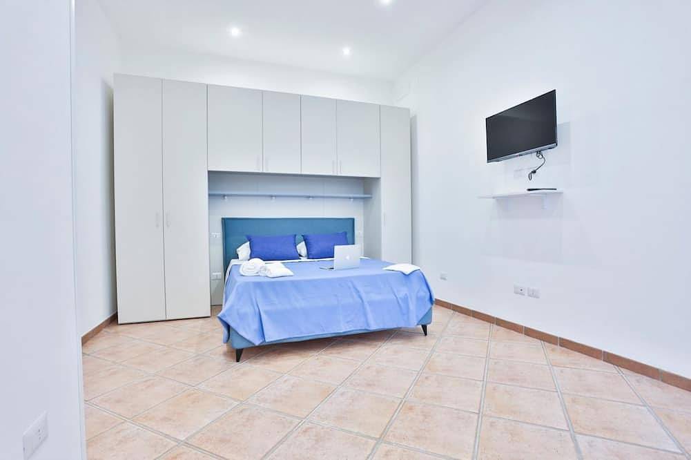 Apartamento entero, Guesthost - Charming 60 sqm apartment, ideal for up to 3 people, located on the first floor of a building without an elevator.The property is located in Pozzuoli, in a strategic position that allows easy access to the city center and the metro and train in Pozzuoli, Provincia de Nápoles