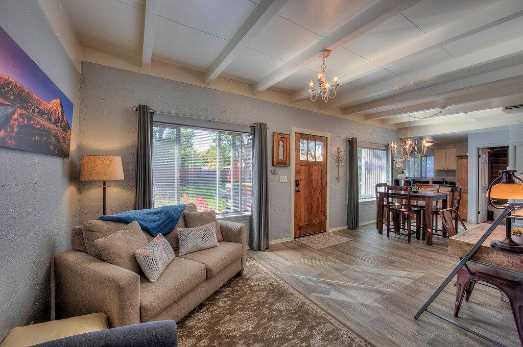 Wüstengärten # 3 Arches in der Nähe! Downtown Cottage mit Whirlpool und üppigen Gärten! in Moab, Arches-Nationalpark