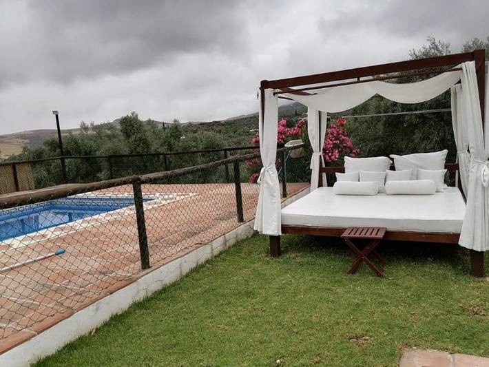 Casa de vacaciones para 9 personas, con jardín además de vistas y piscina, Se admiten mascotas en Antequera - 4