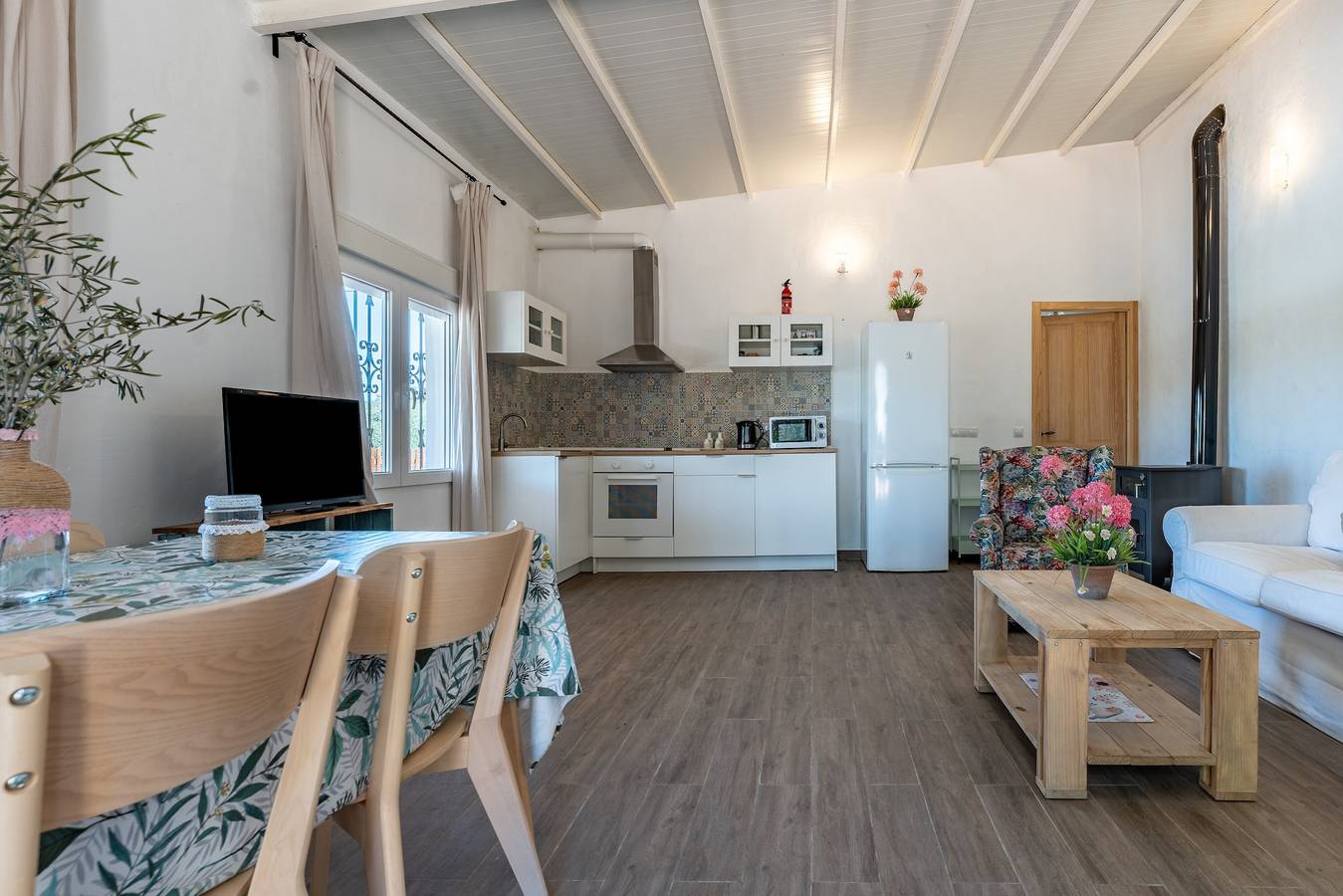Casa de campo 'Cortijo La Zahurdilla' con vistas a la montaña, piscina privada, Wi-Fi y jardín in Yunquera, Sierra de las Nieves