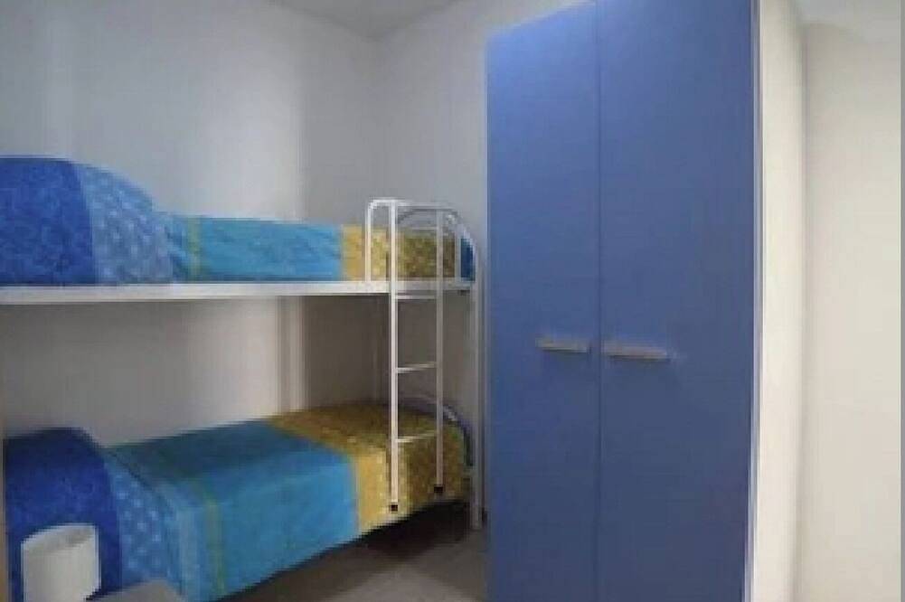 Apartamento entero, Apartment  with all comforts, 300 meter from the sea, near shop center. in Torre Pali, Salve