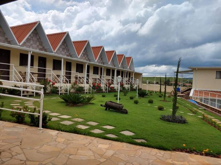 Pousadas para 4 pessoas, com piscina infantil e vista e ainda piscina and jardim em Socorro