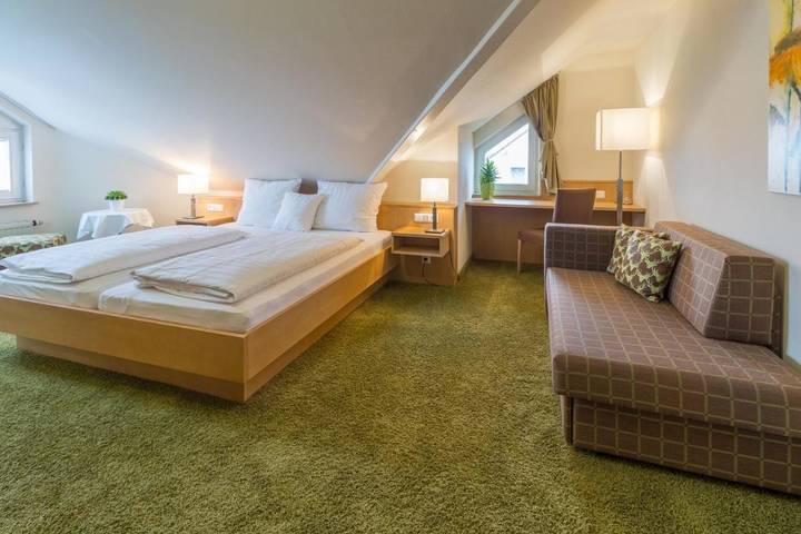 Chambre d’hôte pour 3 personnes, avec terrasse ainsi que jardin et vue