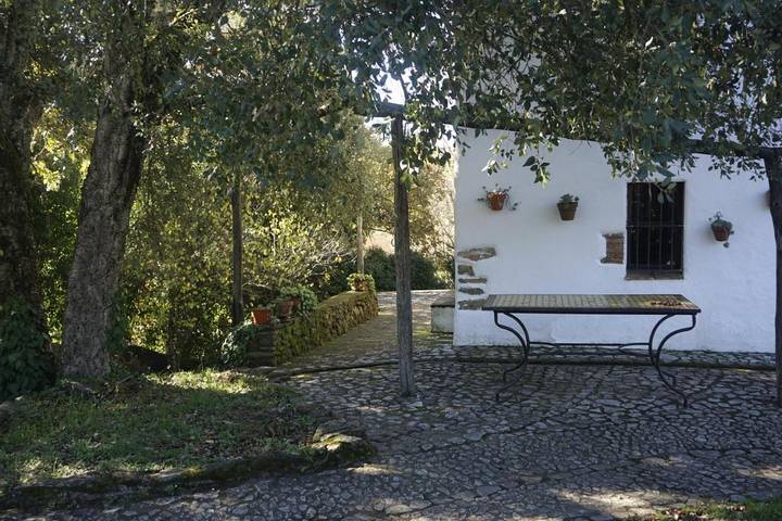 Casa de vacaciones para 3 personas, con Terraza además de Piscina y Vistas en Fuenteheridos