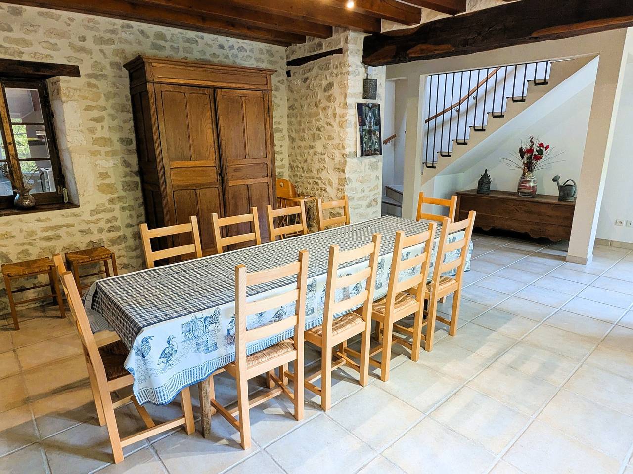 Beautiful renovated farmhouse in Burgundy, green setting in Merry-Sec, Auxerre region