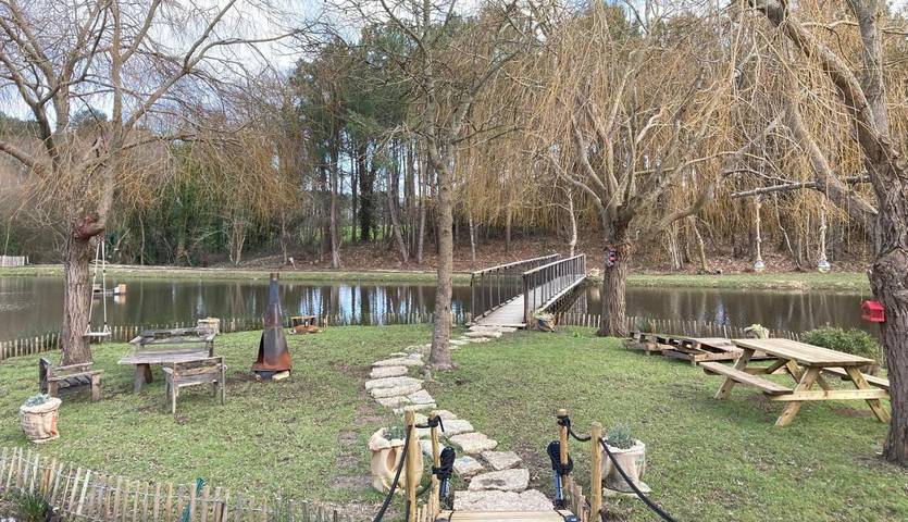 Camping pour 4 personnes, avec vue ainsi que jardin et vue sur le lac à Sarzeau - 2